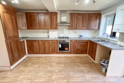 Sandileigh Avenue, Brinington, Stockport 4 bed semi