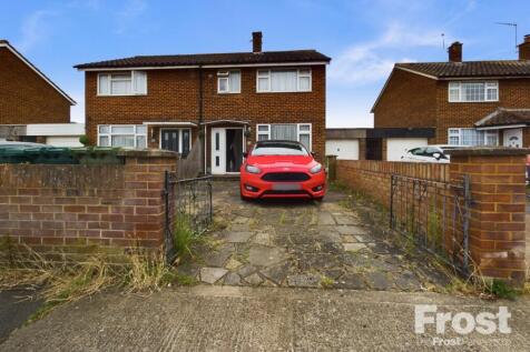 Hengrove Crescent, Ashford, Surrey, TW15 3 bed semi