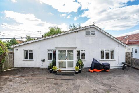 Mead Way, Near Burnham, Berkshire, SL1 6 bed bungalow for sale
