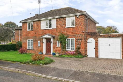 Cherry Close, Flackwell Heath, High... 4 bed link detached house for sale