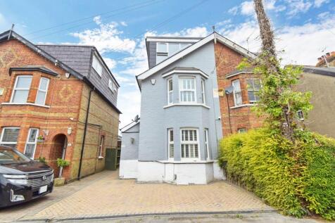 Albany Road, Old Windsor, Berkshire, SL4 4 bed semi