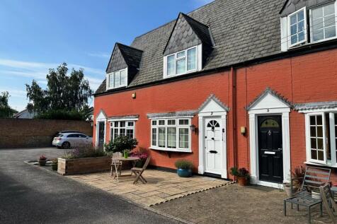 Hunters Mews, Windsor, Berkshire, SL4 2 bed terraced house for sale