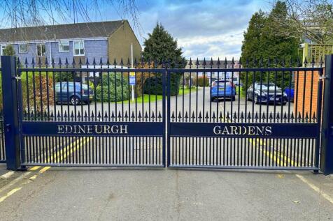 Edinburgh Gardens, Windsor... 3 bed terraced house for sale