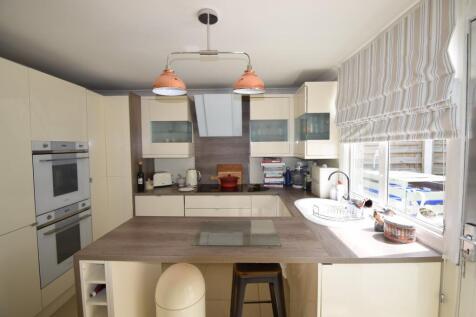 Wood Close, Windsor, Berkshire, SL4 3 bed end of terrace house for sale