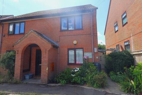 Ground Floor with Private Garden 1 bed ground floor flat for sale