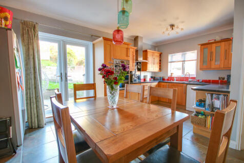 BITTERNE! STUNNING RIVER VIEWS! GUIDE... 3 bed semi