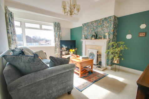 BITTERNE! WOW FACTOR LANDSCAPED... 2 bed semi