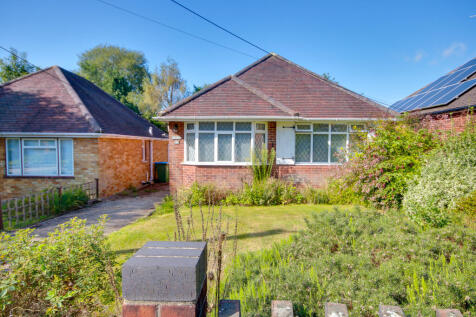 POETS ESTATE! CHAIN FREE! MODERN... 2 bed detached bungalow for sale