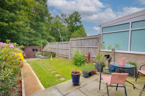 BITTERNE! LANDSCAPED REAR GARDEN!... 3 bed semi