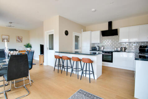 SHOLING! OPEN PLAN LIVING!... 2 bed detached bungalow for sale
