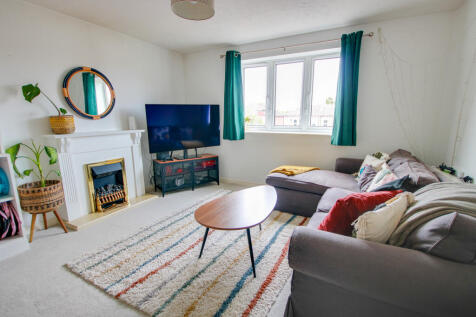 ST DENYS! CLOSE TO RIVERSIDE PARK!... 2 bed flat for sale
