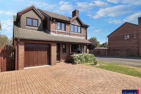5 bedroom detached house for sale