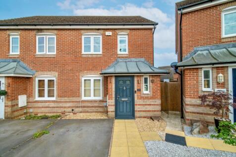 3 bedroom semi-detached house for sale