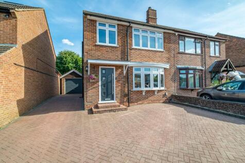 3 bedroom semi-detached house for sale