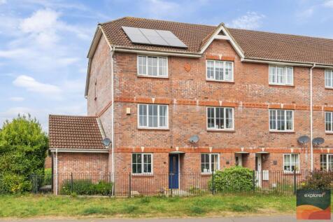 4 bedroom end of terrace house for sale
