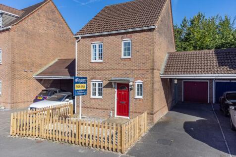 3 bedroom link detached house for sale