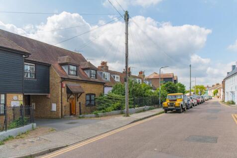 Pettman Mews Island Wall, Whitstable... 2 bed flat for sale