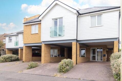 Station Road, Whitstable, Kent, CT5 2 bed terraced house for sale