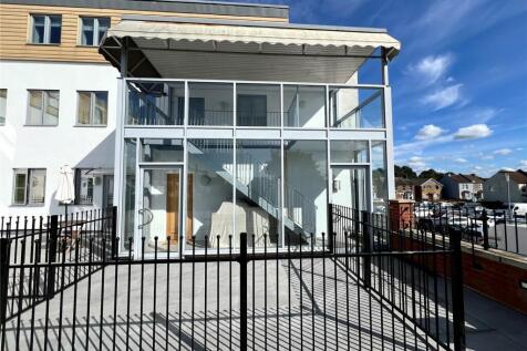 Upper Wickham Lane, Welling, Kent, DA16 1 bed flat for sale