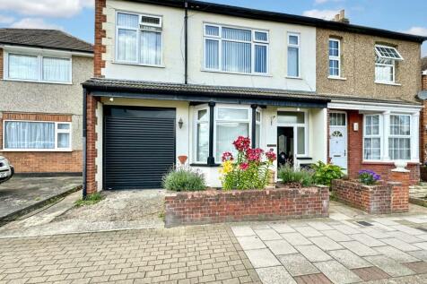 4 bedroom semi-detached house for sale