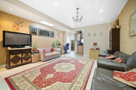 5 bedroom terraced house for sale