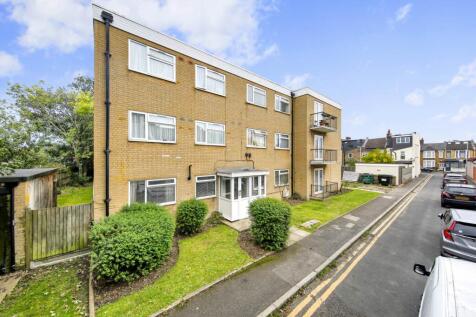 Queens Drive, Leyton, E10 2 bed flat for sale