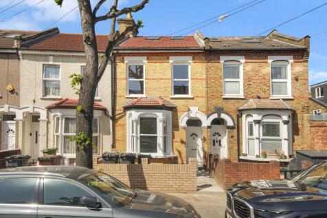 Etchingham Road, Leyton 2 bed flat for sale