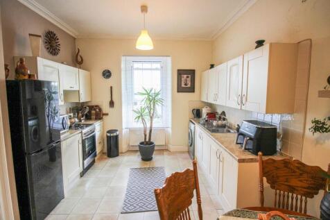 Upper Church Road, Spacious First... 2 bed flat for sale