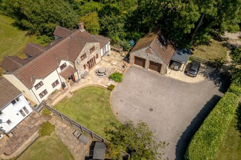 6 bedroom detached house for sale