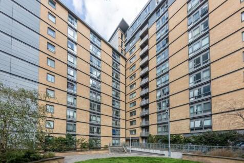 Victoria Road, London W3 1 bed flat for sale