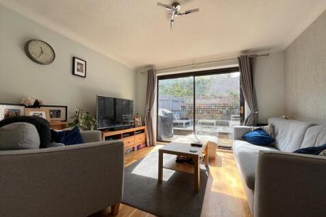 Alexandra Glen, Walderslade, Kent, ME5 2 bed terraced house for sale