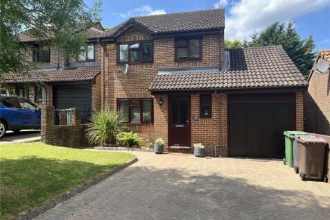 Sandstone Rise, Walderslade, ME5 3 bed detached house for sale