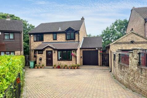 Bracken Hill, Walderslade, Kent, ME5 4 bed detached house for sale