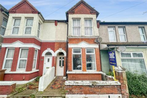 College Avenue, Gillingham, Kent, ME7 3 bed terraced house for sale