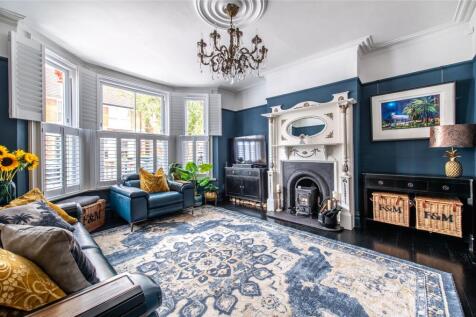 Malvern Road, Gillingham, Kent, ME7 4 bed terraced house for sale