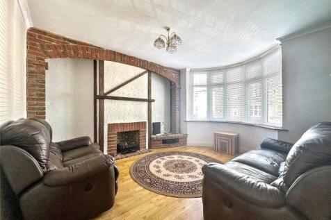 Alexandra Avenue, Gillingham, Kent, ME7 3 bed terraced house for sale