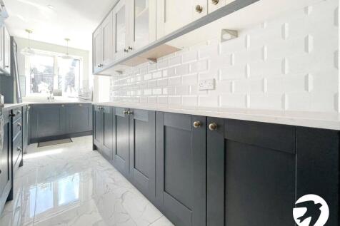 Elmfield, Rainham, Gillingham, Kent, ME8 5 bed terraced house for sale