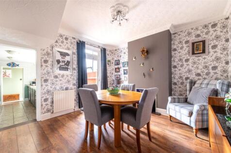Dover Road, Northfleet, Kent, DA11 3 bed terraced house for sale