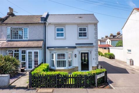Whitehill Road, Gravesend, Kent, DA12 3 bed semi
