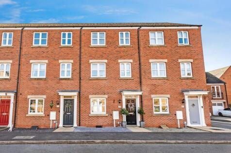 3 bedroom town house for sale