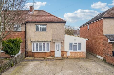 3 bedroom maisonette for sale