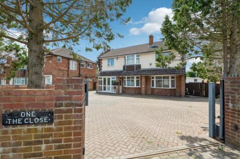 The Close, Iver SL0 4 bed detached house for sale