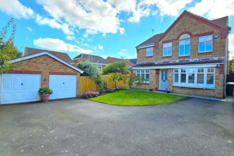 4 bedroom detached house for sale