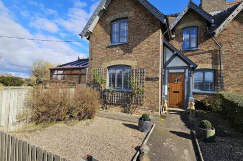 Main Street, Normanton, Bottesford 3 bed semi