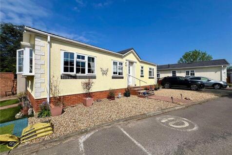 Homestead Drive, Surrey Hills Park... 2 bed park home for sale