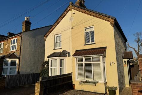 2 bedroom semi-detached house for sale