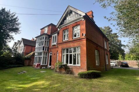Hollywood Kinburn Drive, Egham Hill... 2 bed apartment for sale