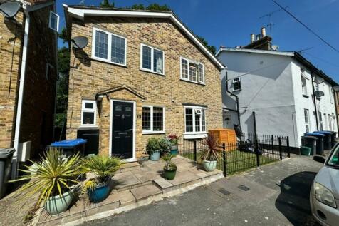 2 bedroom semi-detached house for sale