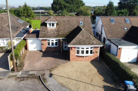 Western Avenue, Egham, Surrey, TW20 4 bed detached house for sale