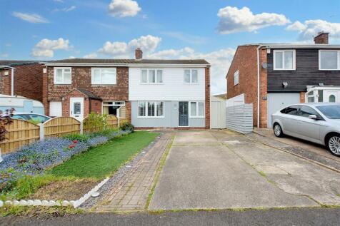 Lincoln Close, Stapleford, Nottingham 3 bed semi